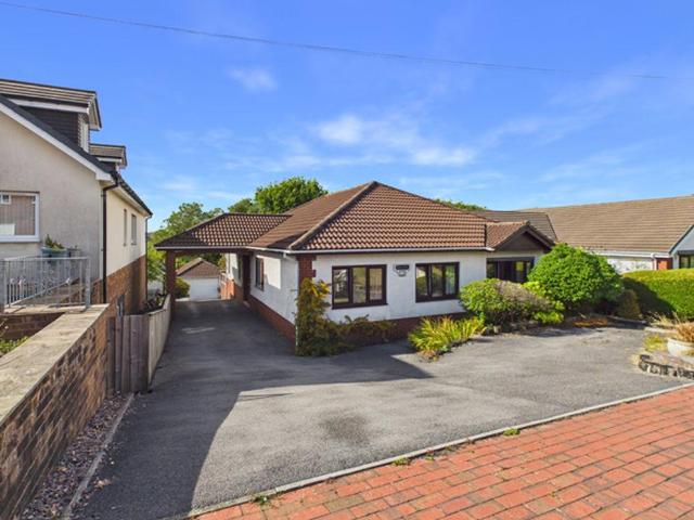 4 bedroom detached bungalow for sale