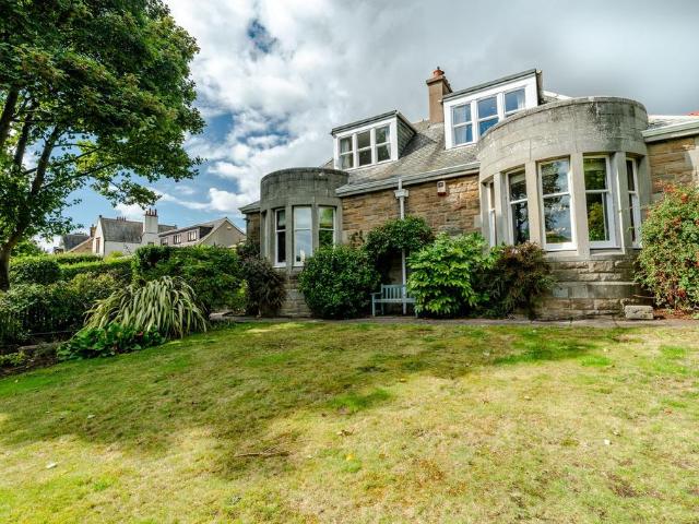 4 bedroom detached bungalow for sale