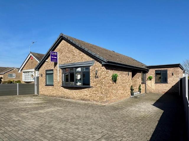 4 bedroom detached bungalow for sale