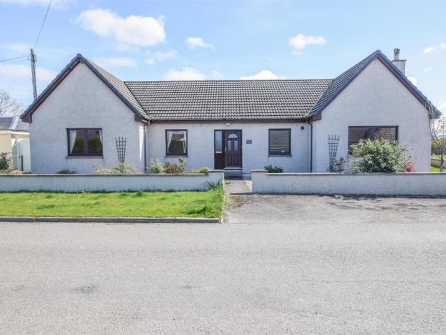 4 bedroom detached bungalow for sale