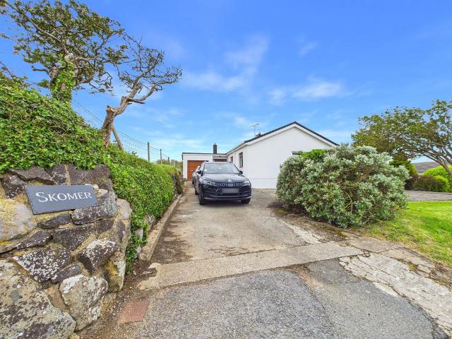 4 bedroom detached bungalow for sale