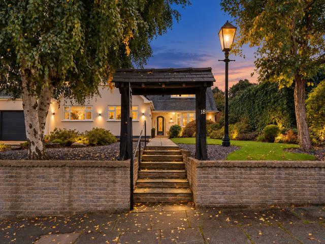 4 bedroom detached bungalow for sale