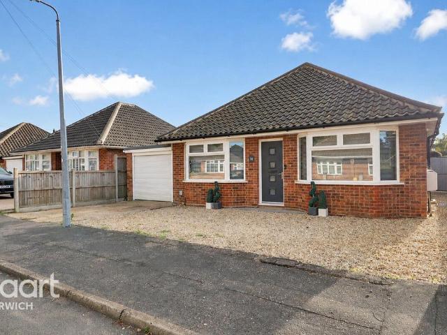 4 bedroom detached bungalow for sale