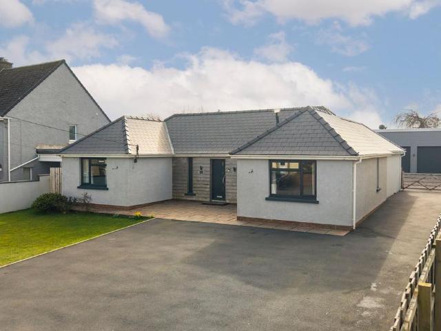 4 bedroom detached bungalow for sale