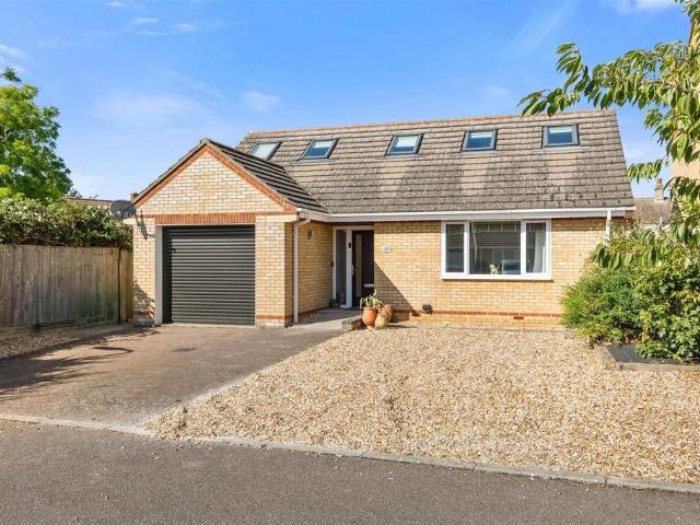 4 bedroom detached bungalow for sale