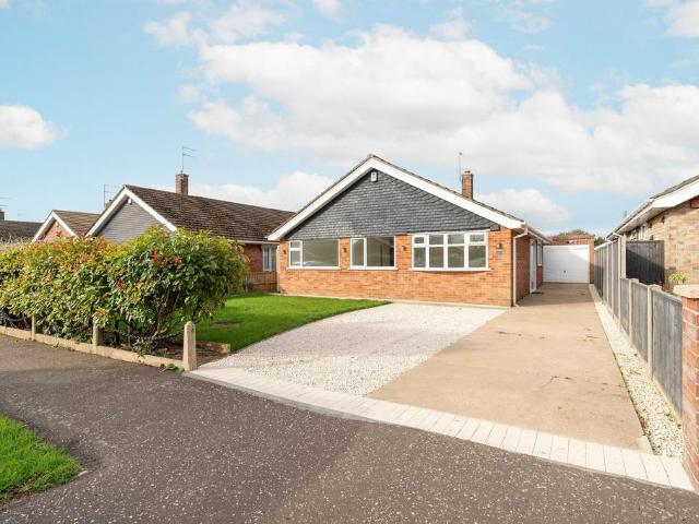 4 bedroom detached bungalow for sale