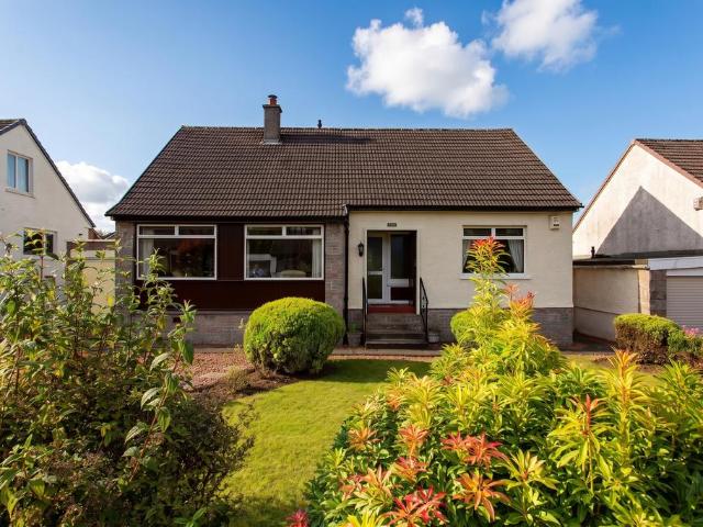 4 bedroom detached bungalow for sale