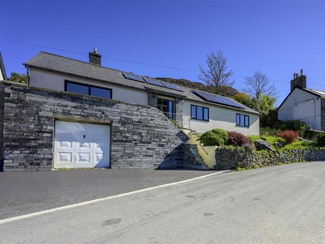 4 bedroom detached bungalow for sale