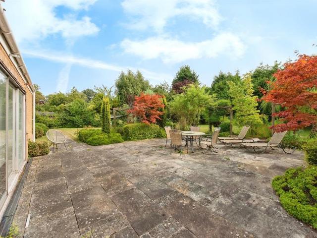 4 bedroom detached bungalow for sale