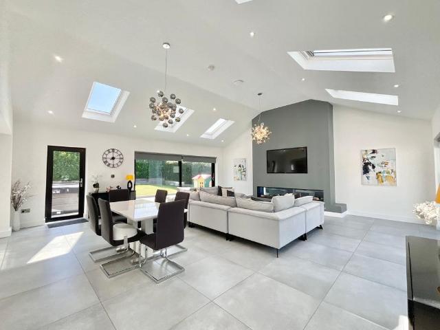 4 bedroom detached bungalow for sale