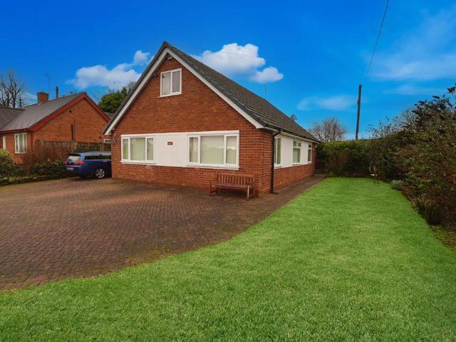 4 bedroom detached bungalow for sale