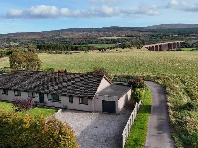 4 bedroom detached bungalow for sale