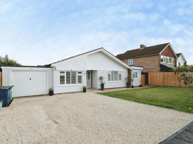 4 bedroom detached bungalow for sale