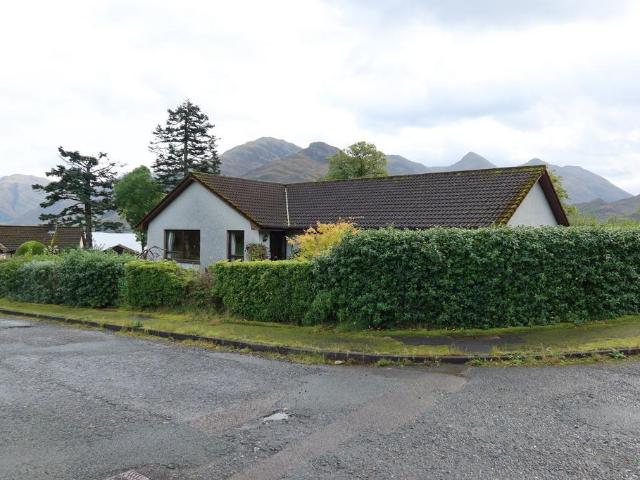 4 bedroom detached bungalow for sale