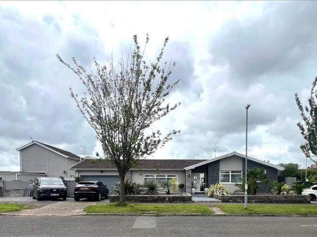 4 bedroom detached bungalow for sale