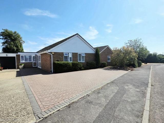 4 bedroom detached bungalow for sale