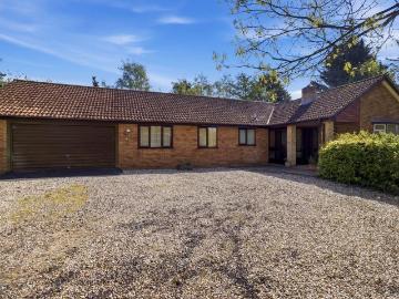 4 bedroom detached bungalow for sale