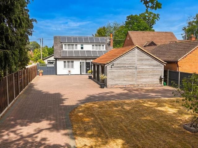 4 bedroom detached bungalow for sale