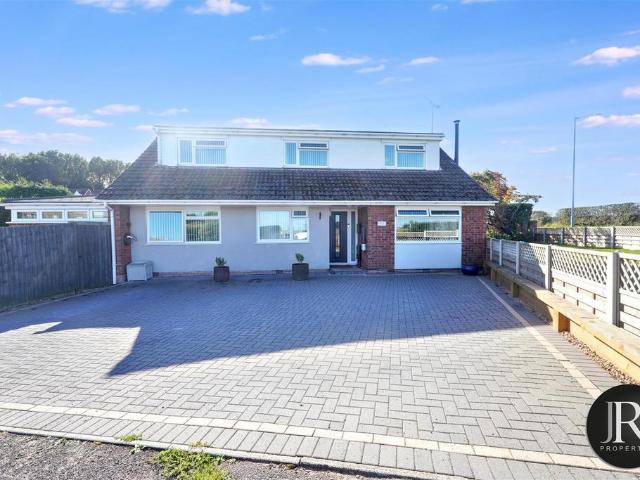 4 bedroom detached bungalow for sale
