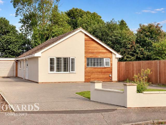 4 bedroom detached bungalow for sale