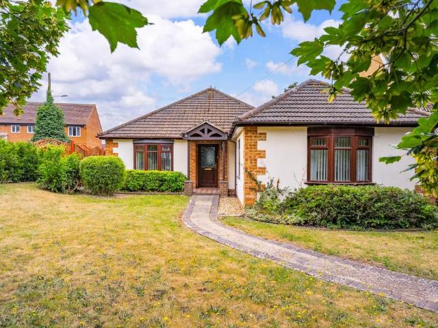 4 bedroom detached bungalow for sale