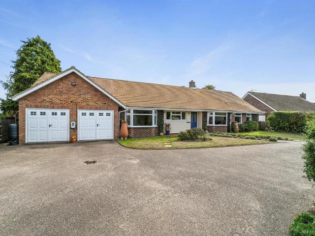 4 bedroom detached bungalow for sale