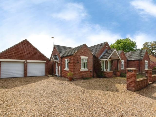 4 bedroom detached bungalow for sale