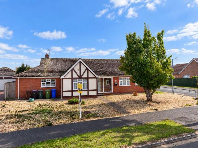 4 bedroom detached bungalow for sale