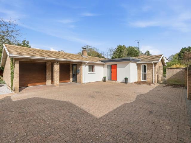 4 bedroom detached bungalow for sale