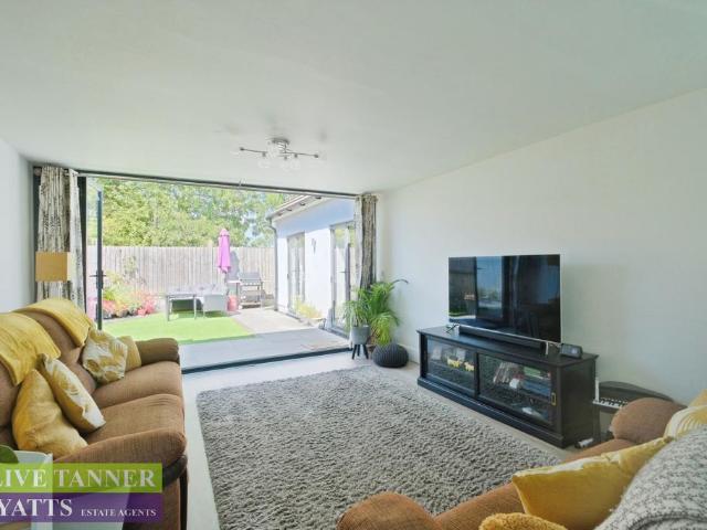 4 bedroom detached bungalow for sale