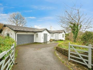 4 bedroom detached bungalow for sale