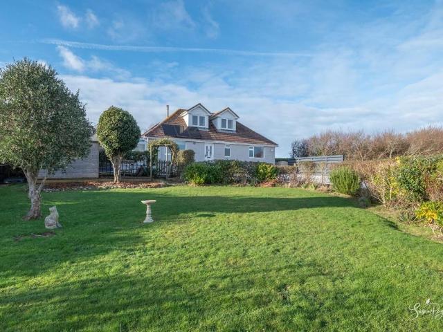 4 bedroom detached bungalow for sale