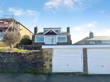 4 bedroom detached bungalow for sale