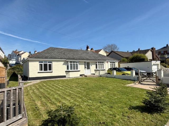 4 bedroom detached bungalow for sale