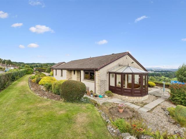 4 bedroom detached bungalow for sale