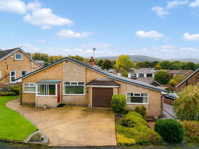4 bedroom detached bungalow for sale
