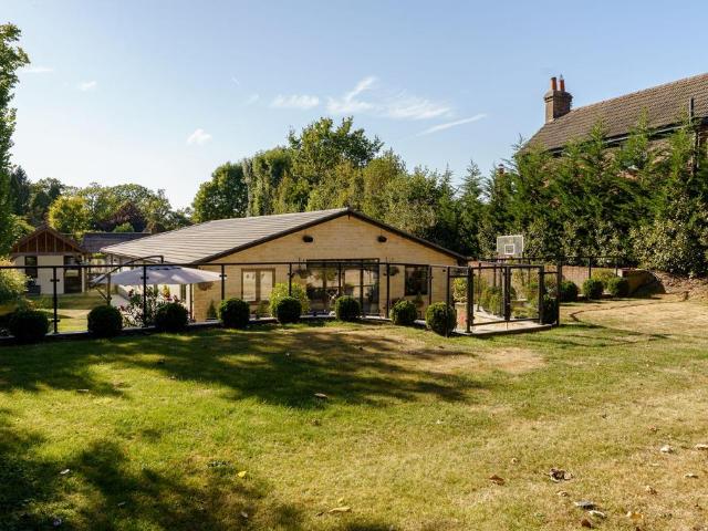4 bedroom detached bungalow for sale