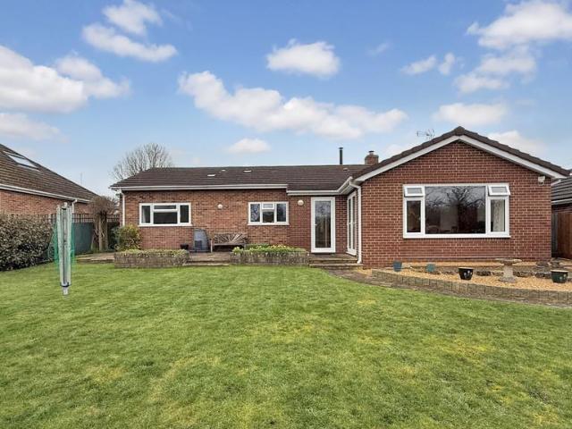 4 bedroom detached bungalow for sale