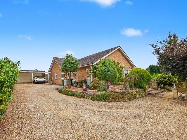 4 bedroom detached bungalow for sale