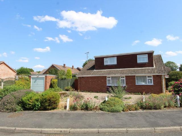 4 bedroom detached bungalow for sale
