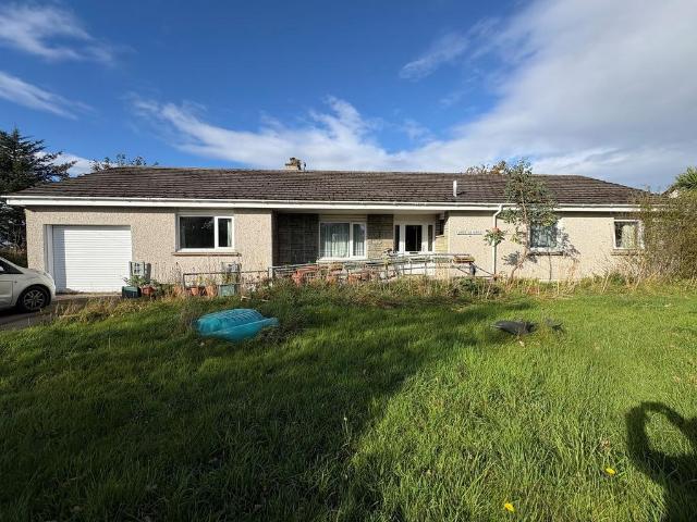 4 bedroom detached bungalow for sale