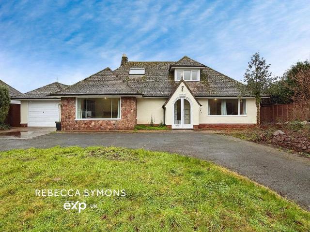 4 bedroom detached bungalow for sale