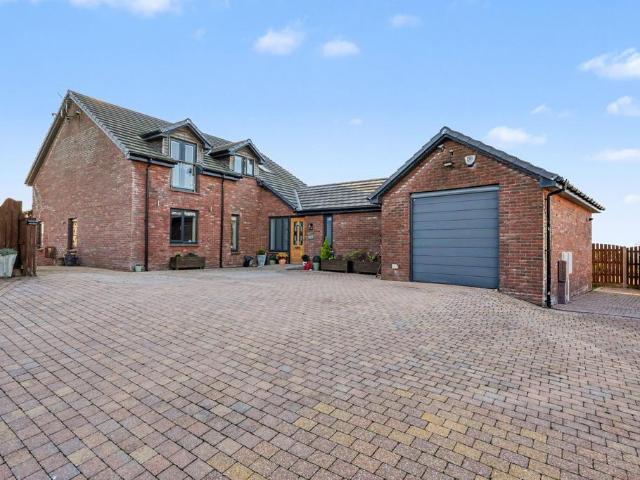 4 bedroom detached bungalow for sale