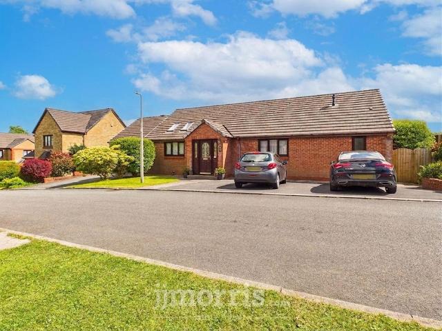 4 bedroom detached bungalow for sale