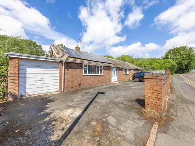4 bedroom detached bungalow for sale