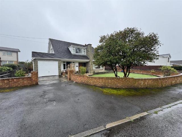 4 bedroom detached bungalow for sale