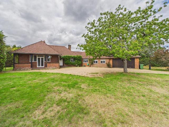 4 bedroom detached bungalow for sale
