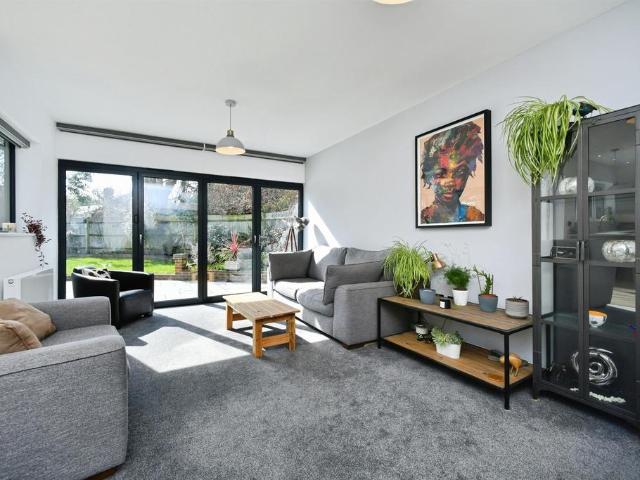 4 bedroom detached bungalow for sale