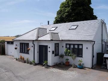 4 bedroom detached bungalow for sale