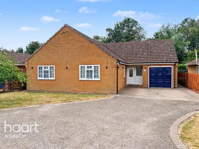 4 bedroom detached bungalow for sale